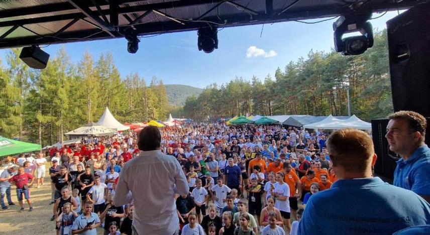 ОСМАЦИ, 1. СЕПТЕМБРА /СРНА/ - У оквиру Гастро-туристичка манифестација "Бирчанска јагњијада" одржана је и традицоионална трка возача џипова који су возили по утврђеној и захтјевној стази.