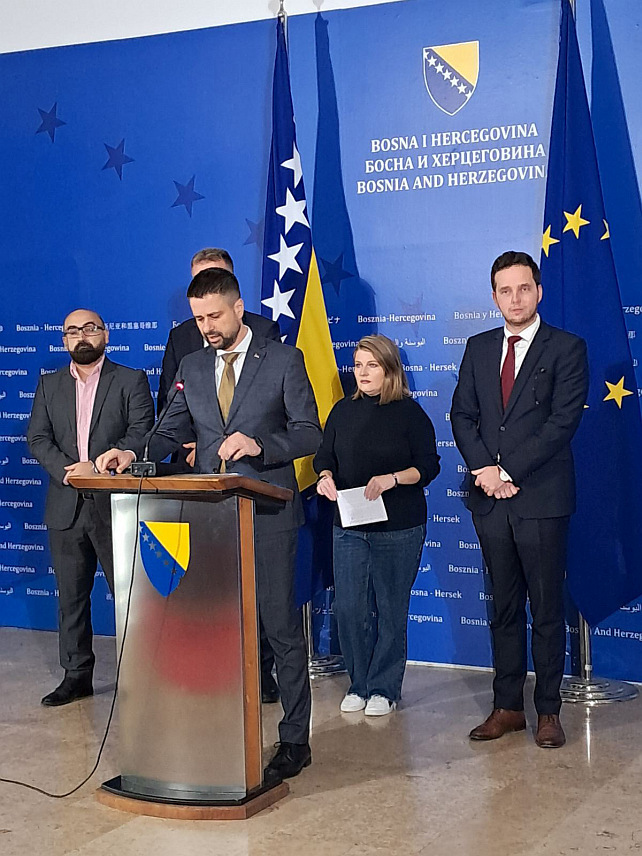 САРАЈЕВО, 20. СЕПТЕМБРА /СРНА/ - Министар финансија и трезора у Савјету министара Срђан Амиџић на конференцији за новинаре.