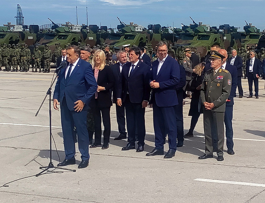 БЕОГРАД, 20. СЕПТЕМБРА /СРНА/ - Предсједник Републике Српске Милорад Додик током обраћања на приказу способности Војске Србије на војном аеродрому "Пуковник-пилот Миленко Павловић" у Београду.