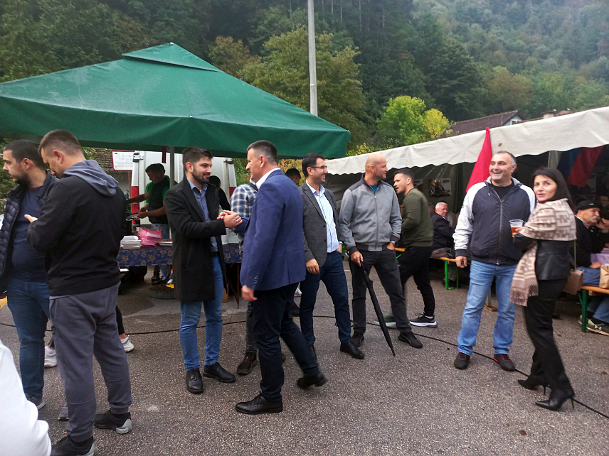 БАЊАЛУКА, 20. СЕПТЕМБРА /СРНА/ - Кандидат СНСД-а за градоначелника Бањалуке Никола Шобот поручио је да бањалучка насеља Српске Топлице и Карановац имају велики туристички потенцијал који треба развијати на прави начин.