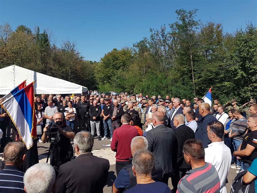 ЛОПАРЕ, 21. СЕПТЕМБРА /СРНА/ - На Пањику изнад Прибоја у општини Лопаре данас су обиљежене 32 године од одбране Мајевице и погибије 16 бораца Гарде "Пантери".
