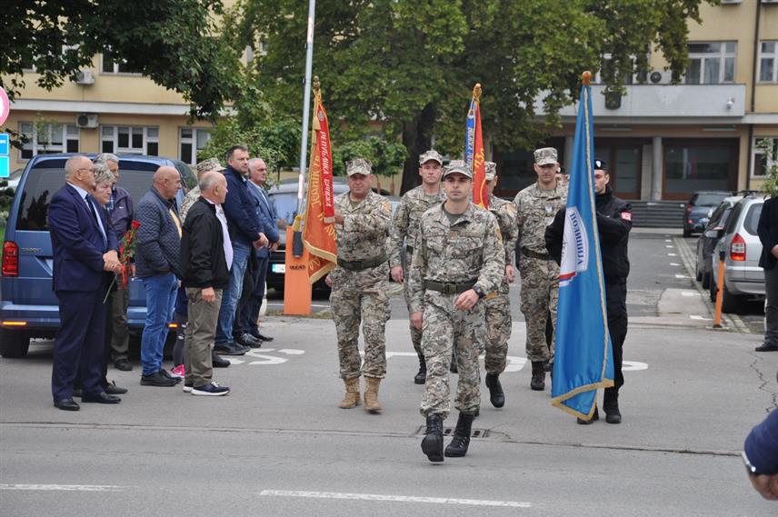 ПРИЈЕДОР, 21. СЕПТЕМБРА /СРНА/ - У Приједору је данас обиљежен 21. септембар, Дан приједорских ратних јединица, 43. приједорске моторизоване бригаде, 5. козарске пјешадијске бригаде и јединице Министарства унутрашњих послова.