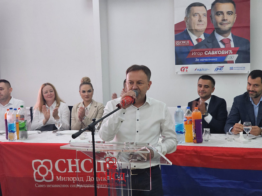 КОЗАРСКА ДУБИЦА, 21. СЕПТЕМБРА /СРНА/ - Општински одбор Савеза независних социјалдемократа /СНСД/ Козарска Дубица одржао је трећу регионалну предизборну трибину у Кнежици, којој је присуствовао организациони секретар странке Игор Додик и око 500 чланова и симпатизера из ширег кнежичког подручја.