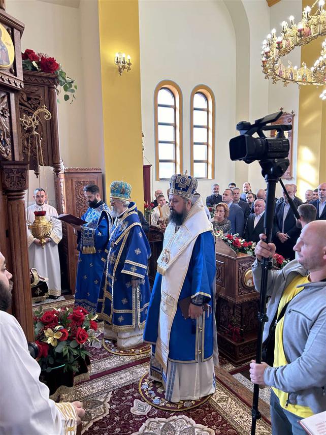 БАЊАЛУКА, 21. СЕПТЕМБРА /СРНА/ - Освештање Храма Рођења Пресвете Богородице у бањалучком насељу Дервиши .