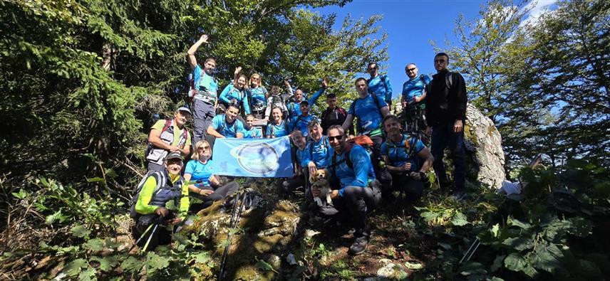 МРКОЊИЋ ГРАД, 22. СЕПТЕМБРА /СРНА/ - Чланови Планинарско-еколошког друштва "Видик" из Мркоњић Града, 22 планинара из ове општине, Шипова и Језера, организовали су данас планинарски успон из мјеста Брдо на врх планине Лисине.	