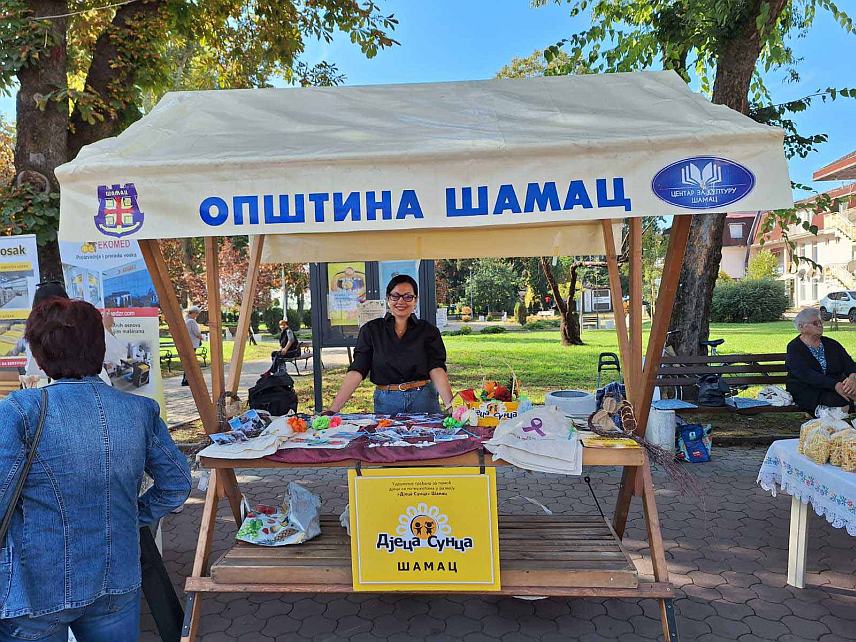 ШАМАЦ, 23. СЕПTЕМБРА /СРНА/ - У Шамцу је отворен једнодневни традиционални 14. по реду Сајам меда, прехрамбених и традиционалних производа, који је окупио више 50 излагача из Републике Српске и Федерације БиХ.