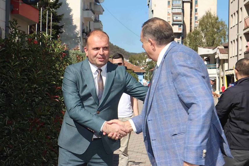 ЗВОРНИК, 23. СЕПТЕМБРА /СРНА/ - У Зворнику је почео састанак предсједника Републике Српске Милорада Додика и градоначелника Бојана Ивановића./фото Борислав Здриња/