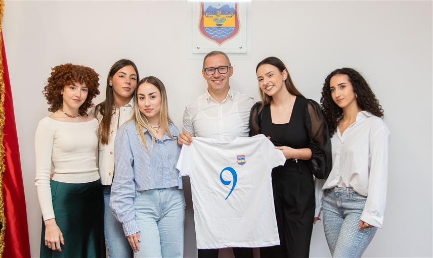 ПРЊАВОР, 24. СЕПТЕМБРА /СРНА/ - Град Прњавор у петак, 27. септембра, на престижном музичком такмичењу за младе "Ритам Европе" на Палама очекује побједу своје представнице Маје Китић која ће наступити са плесним клубом "Гема", рекао је данас градоначелник Дарко Томаш,пријем за овогодишње представнице Прњавора.