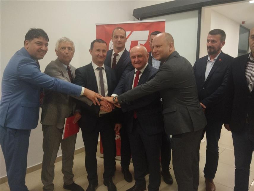 TРЕБИЊЕ, 24. СЕПTЕМБРА /СРНА/ - Предсједник Социјалистичке партије /СП/ Петар Ђокић на предизборној трибини те странке у Требињу.