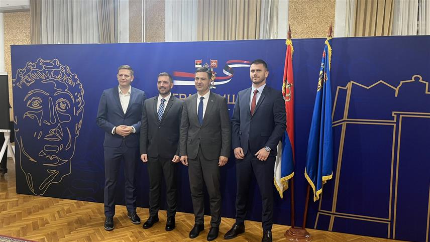 БЕОГРАД, 24. СЕПТЕМБРА /СРНА/ - Градоначелник Ниша Драгослав Павловић угостио је у делегацију Републике Српске у оквиру манифестације "Дана Српске у Србији" са којом је разговарао о досадашњој сарадњи локалних управа из Српске са овим градом и начинима да она буде унапријеђена.