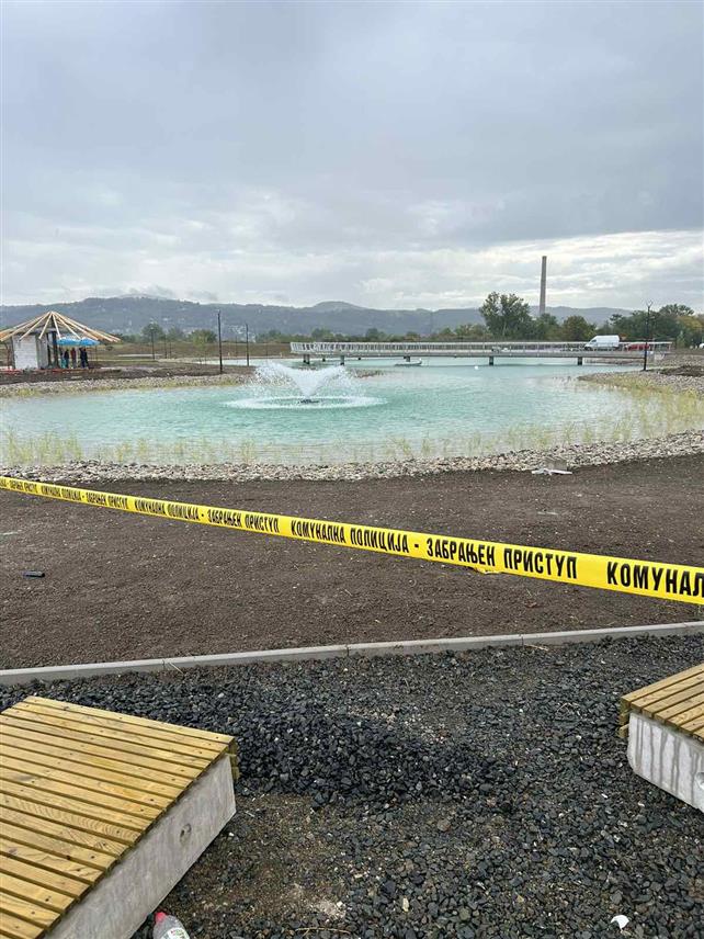 БАЊАЛУКА, 25. СЕПТЕМБРА /СРНА/ - Вјештачко језеро код тржног центра "Делта плане т" још један доказ незаконитог рада градоначелника Драшка Станивуковића.