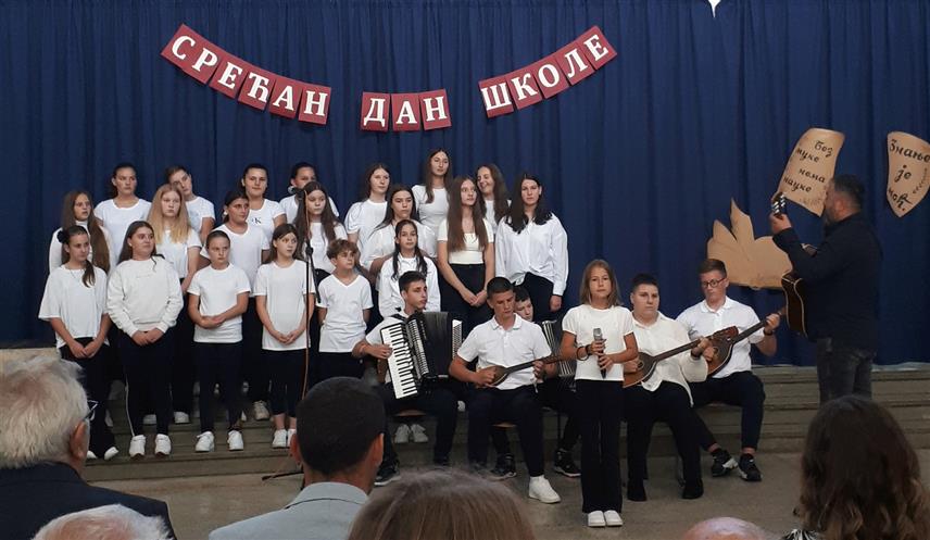 КОСТАЈНИЦА, 25. СЕПТЕМБРА /СРНА/ - У Основној школи "Петар Мећава" у Костајници данас је пригодном приредбом обиљежен Дан школе и 144 године школства у овој локалној заједници.