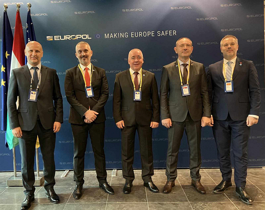 БАЊАЛУКА, 25. СЕПТЕМБРА /СРНА/ - Директор Полиције Републике Српске Синиша Кострешевић учествовао је у раду Конвенције шефова полиција чланица Европола у Хагу, гдје је изразио спремност за сарадњу са свим партнерима с циљем сузбијања организованог криминала.