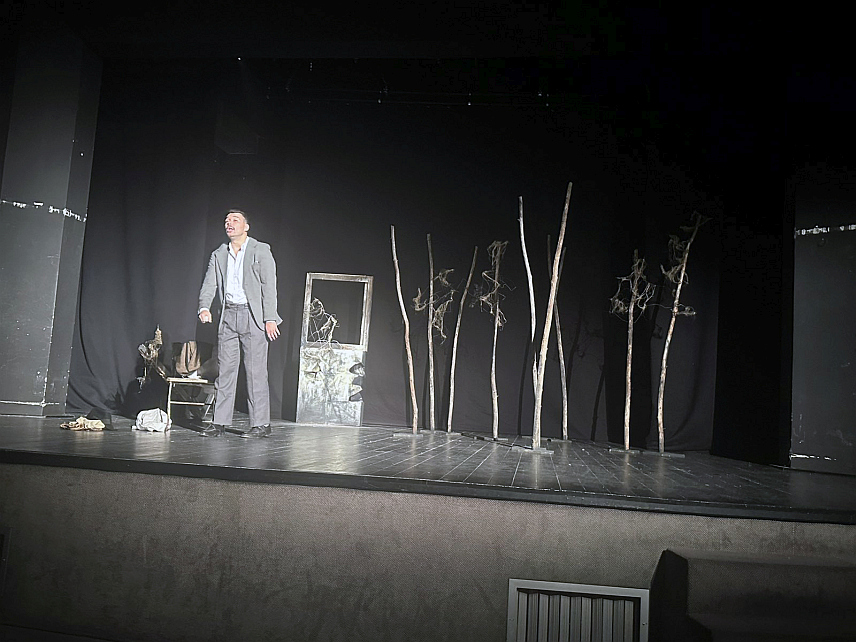 НОВИ САД, 25. СЕПТЕМБРА /СРНА/ - Народно позориште Источно Сарајево извело је представу "Глумац" у новосадском Културном центру у оквиру манифестације "Дани Српске у Србији.