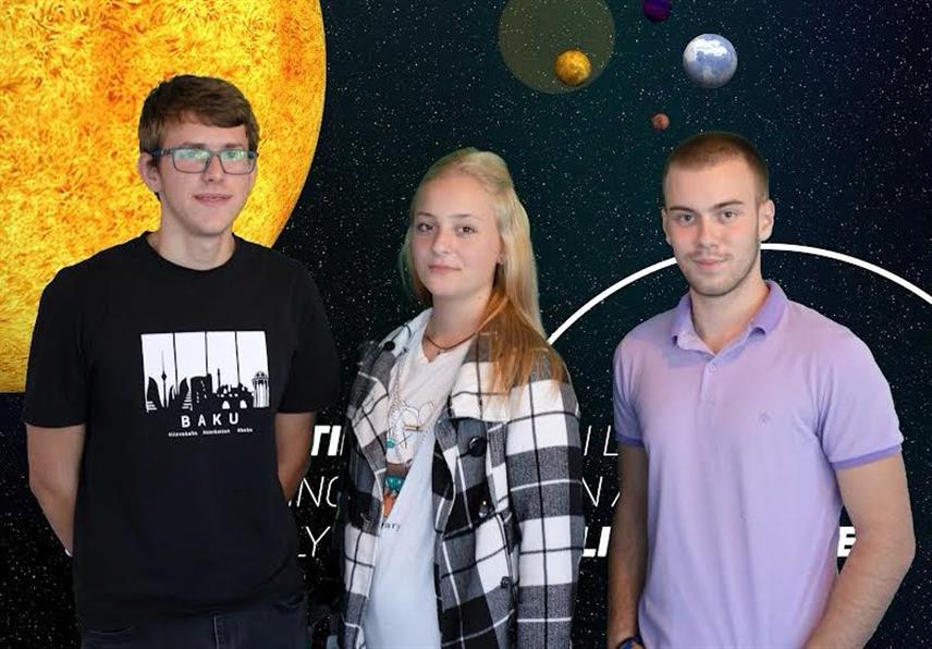 ПРИЈЕДОР, 25. СЕПТЕМБРА /СРНА/ - Ученици приједорске Електротехничке школе Ива Драгојевић, Дејан Станојевић и Владан Вукота учествоваће почетком октобра у Паризу на такмичењу у прављену апликација о свемиру које широм свијета организује америчка свемирска агенција НАСА.