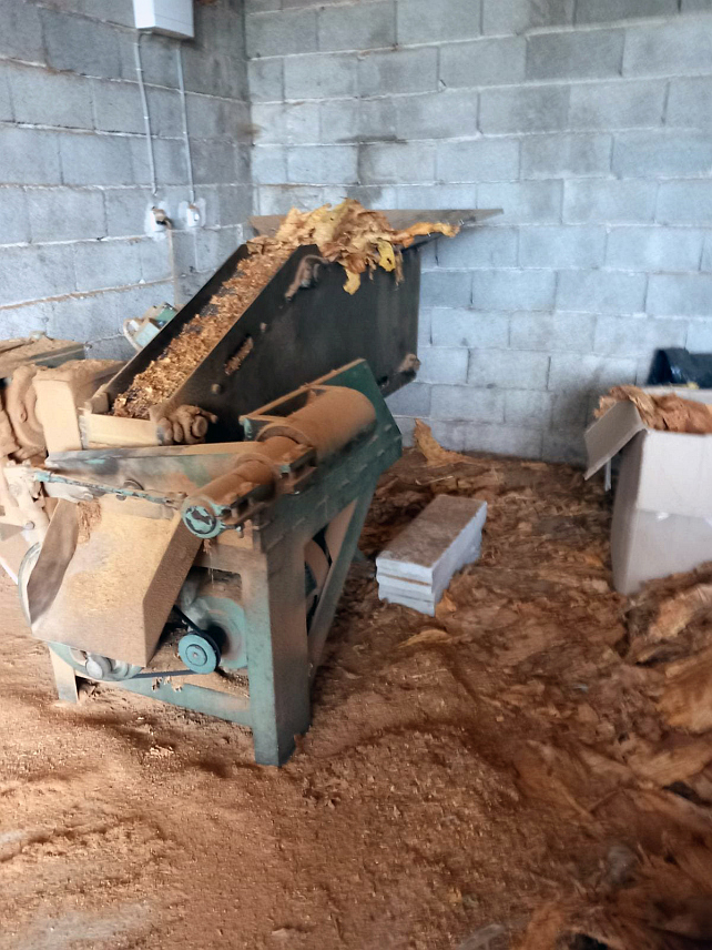 ШИРОКИ БРИЈЕГ, 26. СЕПТЕМБРА /СРНА/ - Службеници Управе за индиректно опорезивање /УИО/ БиХ на подручју општине Широки Бријег привремено су одузели машину за резање дувана и већу количину ситно резаног и дувана у листу у вриједности око 217.000 КМ.