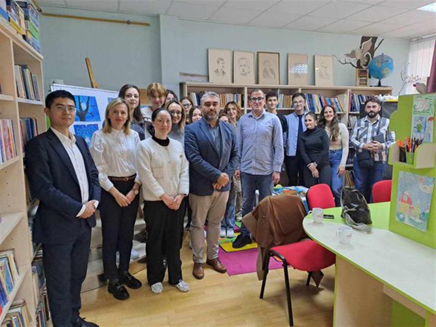 ИСТОЧНО САРАЈЕВО, 26. СЕПТЕМБРА /СРНА/ - У Матичној библиотеци Источно Сарајево почео је курс кинеског језика за одрасле, који ће бити организован у два циклуса по три мјесеца у јесењем и прољећном семестру.