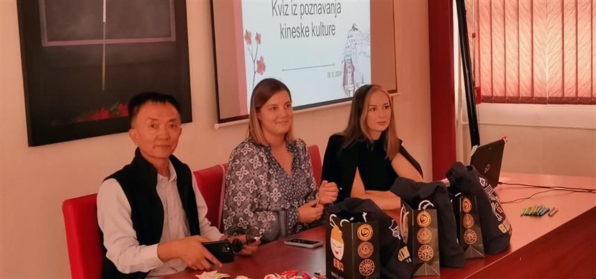 ДОБОЈ, 26. СЕПТЕМБРА /СРНА/ - У Гимназији "Јован Дучић" у Добоју данас је, поводом обиљежавања Свјетског дана Конфуцијевих института, организован квиза знања из познавања кинеске културе за ученике ове и добојских основних школа.