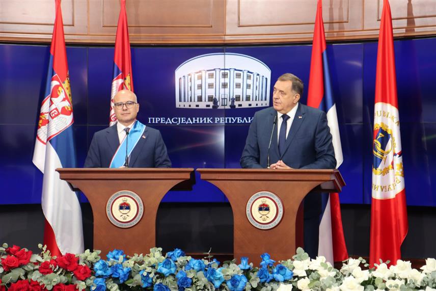 БАЊАЛУКА, 26. СЕПТЕМБРА /СРНА/ - Предсједник Републике Српске Милорад Додик изјавио је данас у Бањалуци да је Влада Србије под вођством Милоша Вучевића наставила да развија односе са Српском на највишем нивоу у складу са Дејтонским мировним споразумом и Споразумом о специјалним паралелним везама./ФОТО: Борислав Здриња/