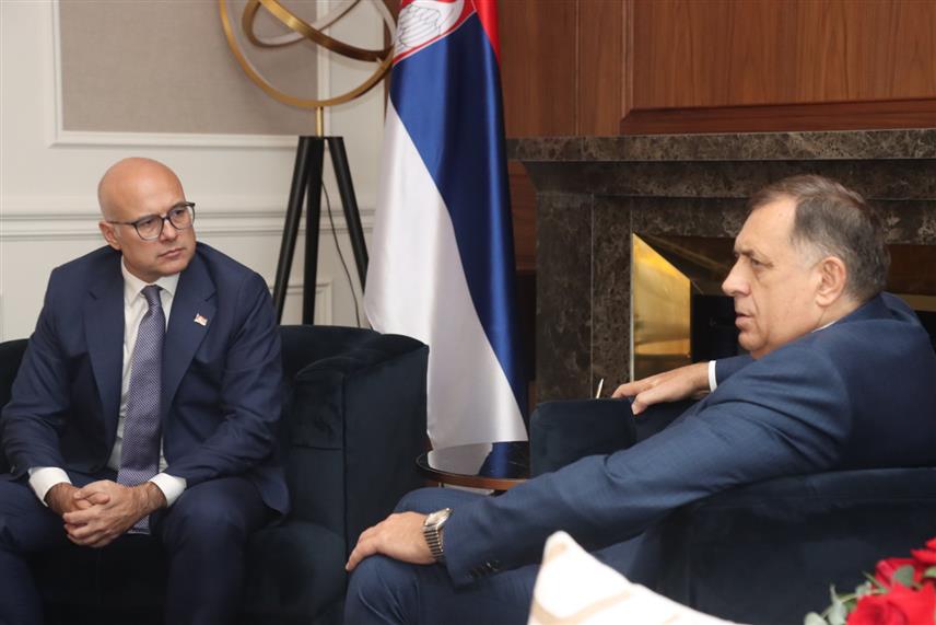 БАЊАЛУКА, 26. СЕПТЕМБРА /СРНА/ - Састанак предсједника Републике Српске Милорада Додика и премијера Србије Милоша Вучевића у Палати Републике у Бањалуци.