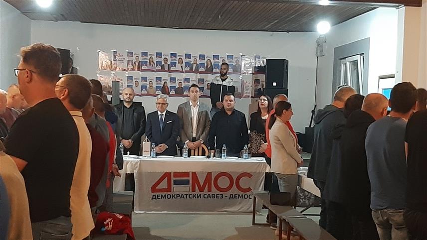 ПРЊАВОР, 26. СЕПТЕМБРА /СРНА/ - Предсједник ДЕМОС-а Недељко Чубриловић присуствовао је централном предизборном скупу у Друштвеном дому у Орашју.