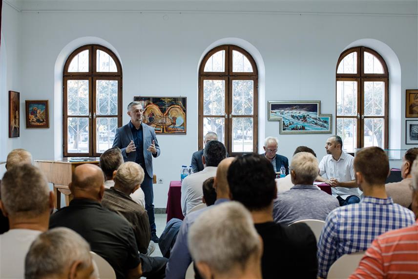 БИЈЕЉИНА, 26. СЕПТЕМБРА /СРНА/ - Кандидат Републичке странке Српске /РСС/ за градоначелника Бијељине Миле Пејчић у обраћању присутнима на панелу "Заједно у рату, заједно у миру - положај борачких категорија, шта и како даље", који је одржан у Музеју Семберије.