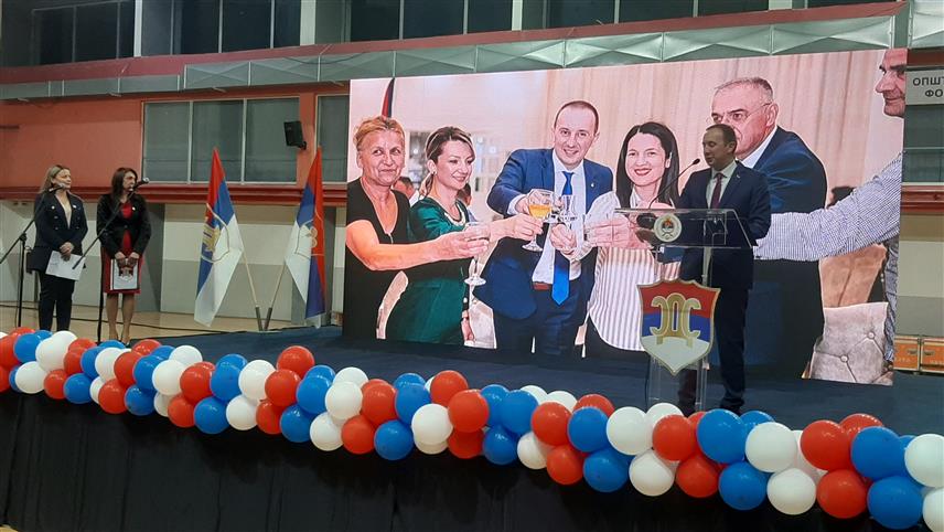 ФОЧА, 26. СЕПТЕМБРА /СРНА/ - Кандидат СДС-а за начелника Фоче Огњен Бодирога у обраћању присутнима на предизборном скупу те странке у Фочи.