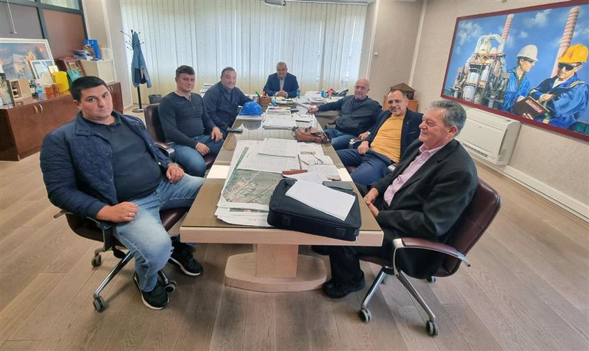 ЗВОРНИК, 27. СЕПТЕМБРА /СРНА/ - Састанак менаџмента компаније "Алумина" и представника Синдиката металске индустрије и рударства овог колектива одржан данас у Зворнику.
