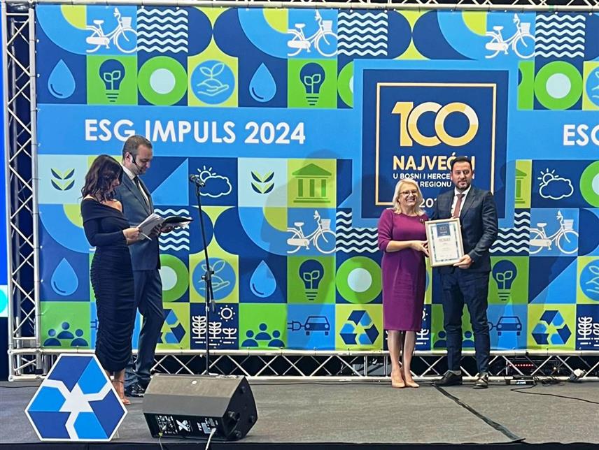 БАЊАЛУКА, 27. СЕПТЕМБРА /СРНА/ - Агенција за идентификационе документе, евиденцију и размјену података /ИДДЕЕА/ БиХ добила је признање "Визија 100", које се у оквиру сарајевске конференције "100 највећих у БиХ и региону" додјељује компанијама и институцијама које иновацијама, одрживошћу и подршком локалној заједници доприносе јачању домаће економије.	