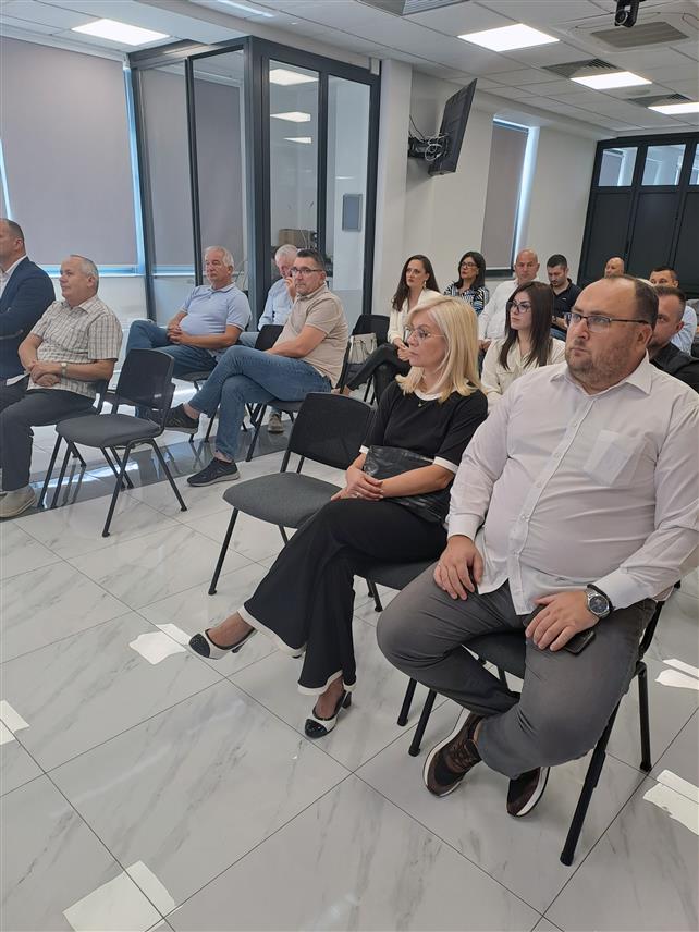 БАЊАЛУКА, 27. СЕПТЕМБРА /СРНА/ - Привредна комора Републике Српске уручила је данас 636 деташмана за рад у Њемачкој у деташманској 2024/25. години за која су се ове године пријавила 24 привредна субјекта из Српске, гдје је највећи број деташираних мјеста припало "грубој градњи" у високоградњи.	