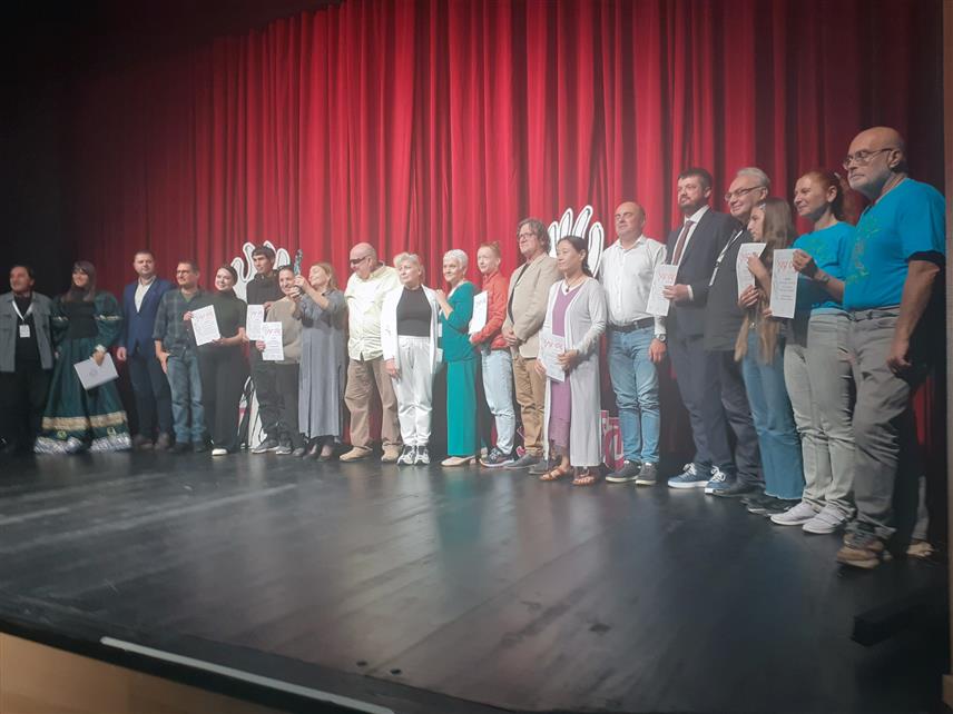 ИСТОЧНО САРАЈЕВО, 27. СЕПТЕМБРА /СРНА/ - Свечано затварање 25. Међународног фестивала професионалних луткарских позоришта за дјецу "Лут фест" одржано данас у Источном Сарајеву.	