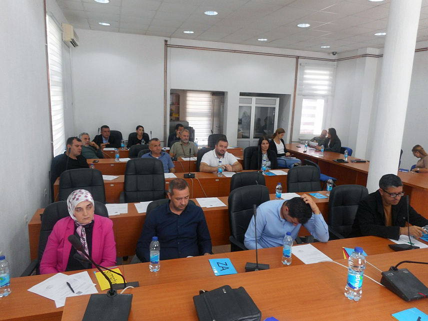 СРЕБРЕНИЦА, 27. СЕПТЕМБРА /СРНА/ - Сједница Скупштине општине Сребреница данас је због недостатка кворума прекинута прије разматрања нацрта ребаланса општинског буџета за ову годину.	