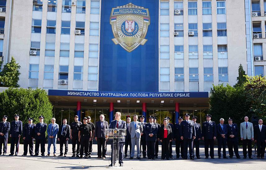 БЕОГРАД, 27. СЕПТЕМБРА /СРНА/ - Сектор за ванредне ситуације Министарства унутрашњих послова /МУП/ Србије по спремности, обучености, али и модерној опреми најбољи је у региону, изјавио је ресорни министар Ивица Дачић на промоцији 109 младих ватрогасаца-спасилаца у Београду.