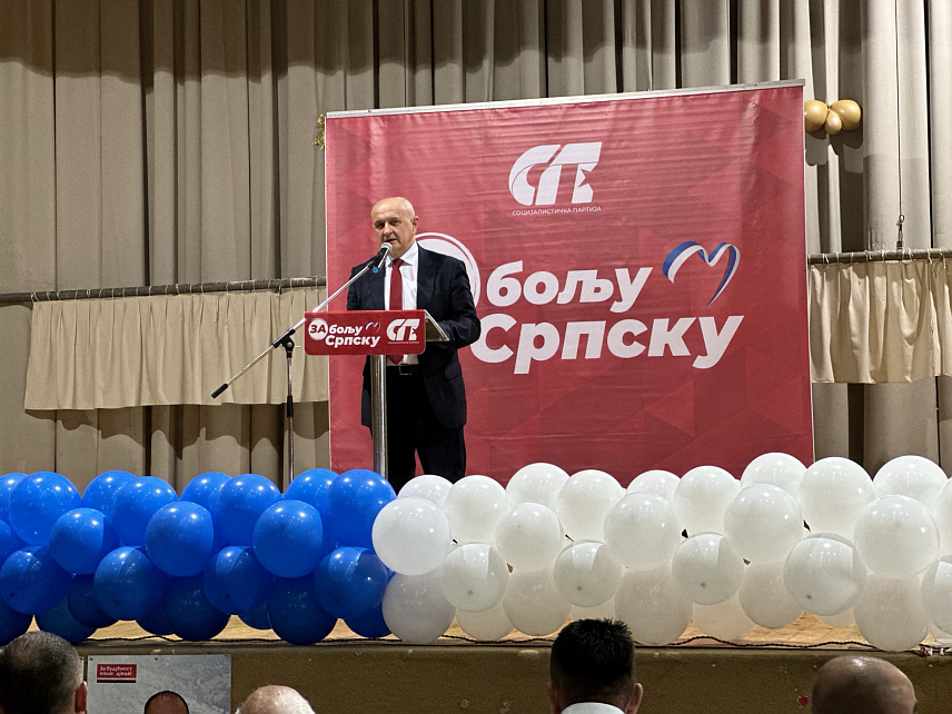 ЧАЈНИЧЕ, 28. СЕПТЕМБРА /СРНА/ - Предсједник Социјалистичке партије Петар Ђокић на предизборној трибини у Чајничу.