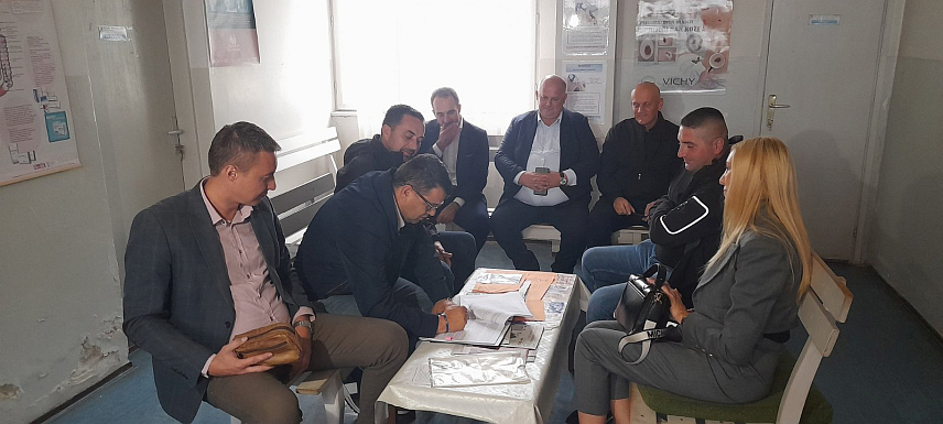 ДОБОЈ, 28. СЕПТЕМБРА /СРНА/ - Министар за људска права и избјеглице у Савјету министара Севлид Хуртић потписао је споразуме и присуствовао озваничењу почетка санације зграде амбуланте у Которском, пројекта вриједног 100.000 КМ који се реализује уз подршку овог министарства.