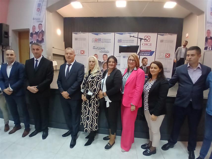 ПРИЈЕДОР, 28. СЕПТЕМБРА / СРНА/ - Носилац листе Поткозарског народног покрета /ПНП/ за Скупштину града Приједора Далибор Грабеж рекао је да ова странка, која први пут излази на локалне изборе, очекује добар резултат и најмање три одборника, а мјештане Омарске позвао да подрже кандидата СНСД-а за градоначелника Слободана Јавора.