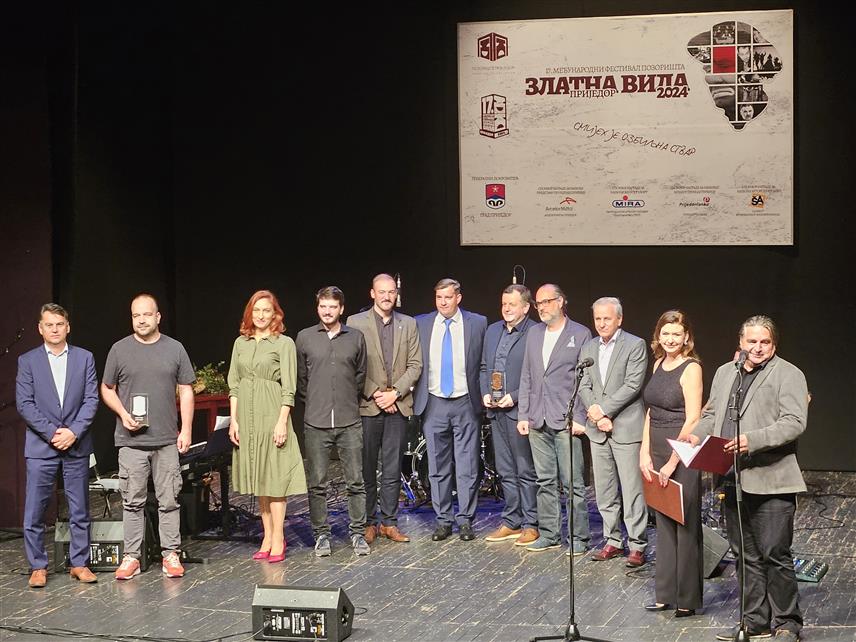 ПРИЈЕДОР, 28. СЕПТЕМБРА /СРНА/ - Уручене награде на 17. Међународном фестивалу позоришта "Златна вила" у Приједору.