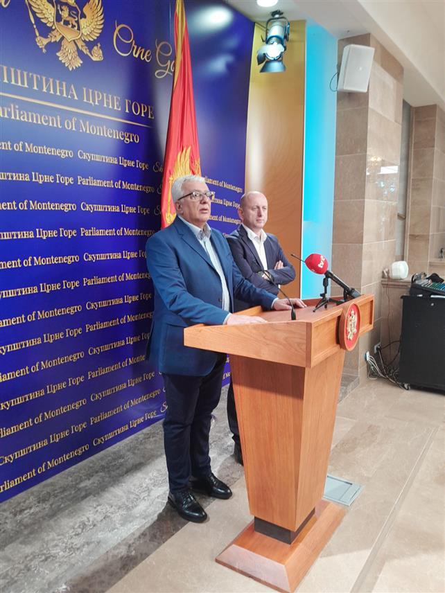 ПОДГОРИЦА, 29. СЕПТЕМБРА /СРНА/ - Предсједник Скупштине Црне Горе Андрија Мандић на ванредној прес-конференцији.