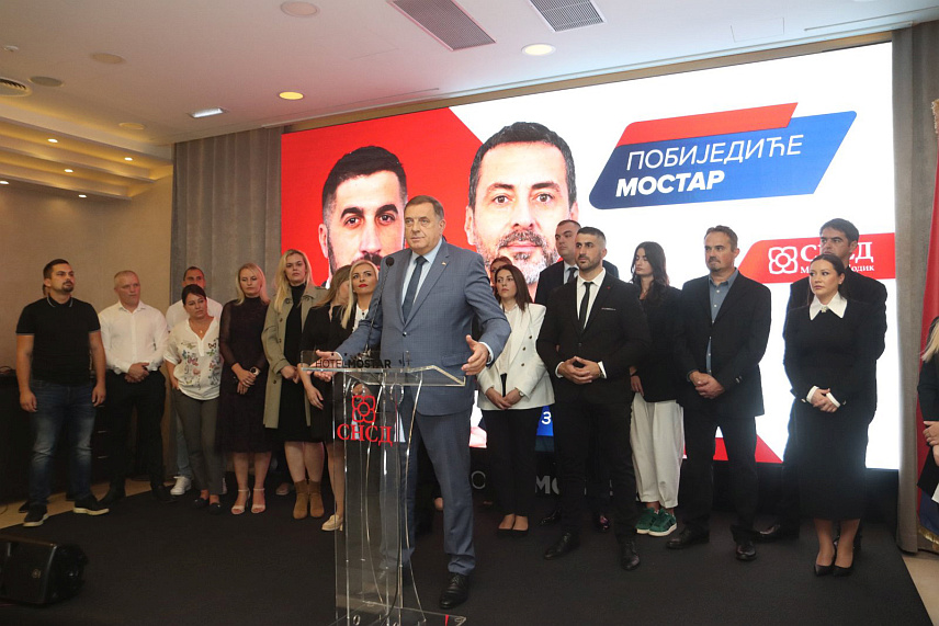 МОСТАР, 29. СЕПТЕМБРА/СРНА/ - Предсједник Републике Српске Милорад Додик на централној предизборној трибини СНСД-а у Мостару./фото Борислав Здриња/