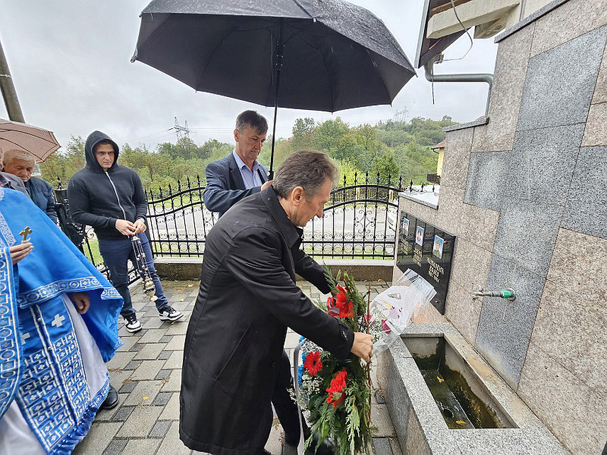 УГЉЕВИК, 29. СЕПТЕМБРА /СРНА/ - У Доњем Забрђу код Угљевика данас је обиљежен дан када се 1995. године из заробљеништва у Тузли вратио 61 српски борац, од којих су већина били из овог села.