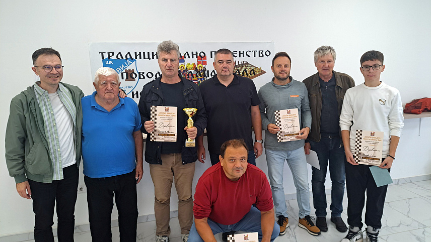 СОКОЛАЦ, 29. СЕПTЕМБРА /СРНА/ - Члан Шаховског клуба "Гласинац" са Сокоца Предраг Батинић постао је трећи пут првак Источног Сарајева у шаху однијевши побједу данас на Првенству града на Палама у конкуренцији више од 20 шахиста.	
