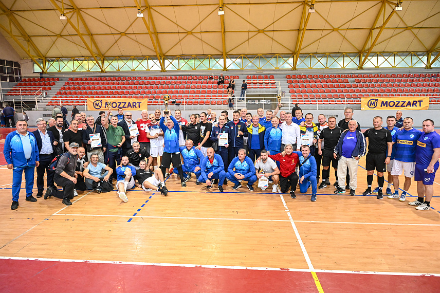 КОТОР ВАРОШ, 29. СЕПТЕМБРА /СРНА/ – Ветерани "Обилића" из Херцег Новог побједници су седмог Међународног турнира пријатељства у малом фудбалу, који је данас одржан у Котор Варошу уз учешће ветерана из Србије, Црне Горе и Републике Српске.