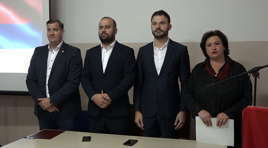 ПРИЈЕДОР, 29. СЕПТЕМБРА /СРНА/ - Кандидат СНСД-а за градоначелника Приједора Слободан Јавор у Туковима, гдје је вечерас одржава предизборна трибина ове странке.