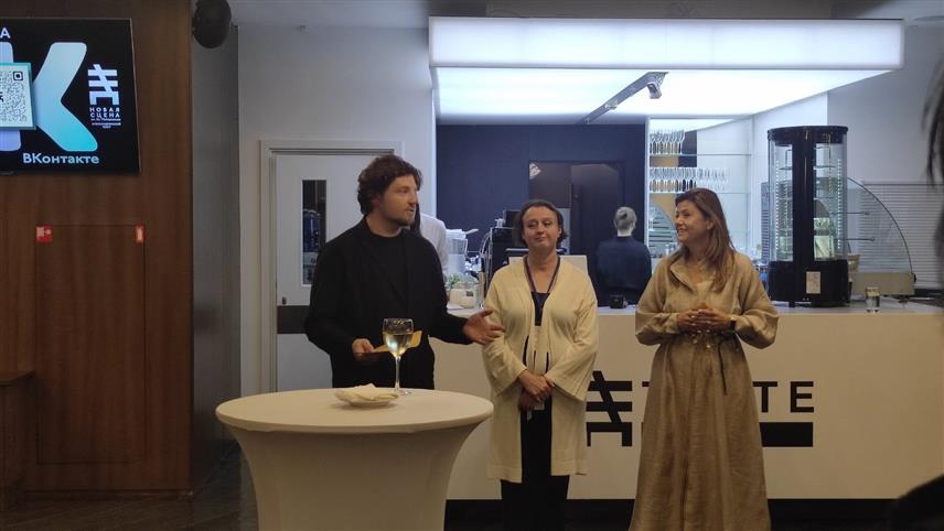 САНКТ ПЕТЕРБУРГ, 2. СЕПТЕМБРА /СРНА/ - Руководство Александринског театра из Санкт Петербурга приредило је пријем за представнике Народног позоришта Републике Српске у част гостовања представе "Госпођица" на Међународноим позоришном фестивалу "Александрински" у овом руском граду, гдје је награђена овацијама публике.