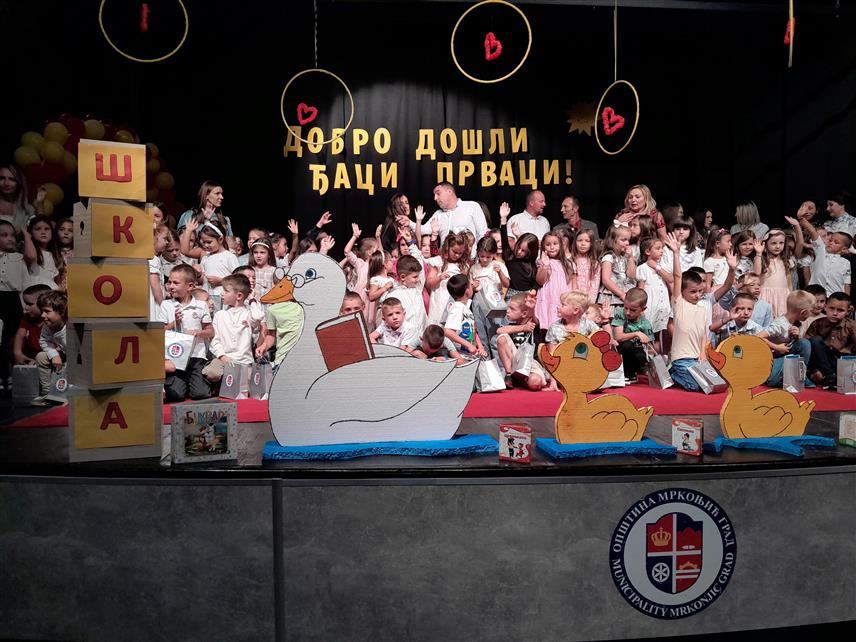 МРКОЊИЋ ГРАД, 2. СЕПТЕМБРА /СРНА/ - У Мркоњић Граду је данас одржана приредба и пријем за првачиће у Културном центру "Петар Кочић".