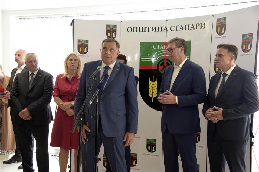 СТАНАРИ, 2. СЕПТЕМБРА /СРНА/ - Предсједник Републике Српске Милорад Додик захвалио је Србији за све пројекте у Српској, истакавши да је посвећена миру и да се односи у оквиру Декларације Свесрпског сабора развијају максимално.