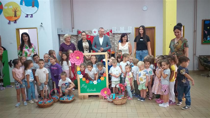 МИЛИЋИ, 2. СЕПTЕМБРА /СРНА/ - Начелник општине Милићи Марко Савић посјетио је данас вртић "Полетарац".