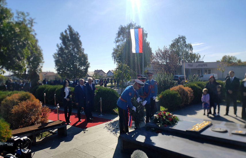 МОДРИЧА, 30. СЕПТЕМБРА /СРНА/ - На Градском гробљу у Модричи данас је положено цвијеће поводом 17 година од смрти бившег предсједника Републике Српске Милана Јелића.