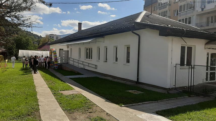 ФОЧА, 30.СЕПТЕМБРА /СРНА/ - Фочанско Удружење за особе са тешкоћама у развоју "Трачак наде" добило је нове просторије у објекту некадашњег обданишта у чију је адаптацију општина уложила 78.000 марака.