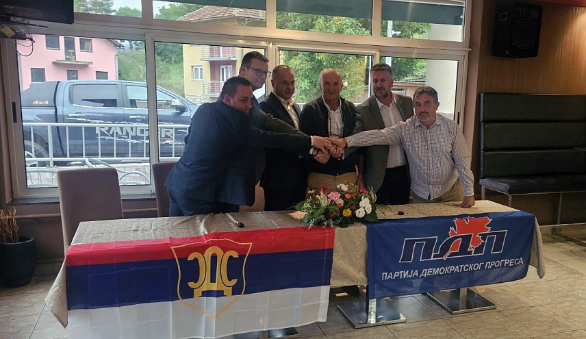 БАЊАЛУКА, 30. СЕПТЕМБРА /СРНА/ - Кандидат ПДП-а за начелника општине Калиновик Владе Сладоје повукао је кандидатуру у корист кандидата СДС-а Ђорђа Сладоја.	